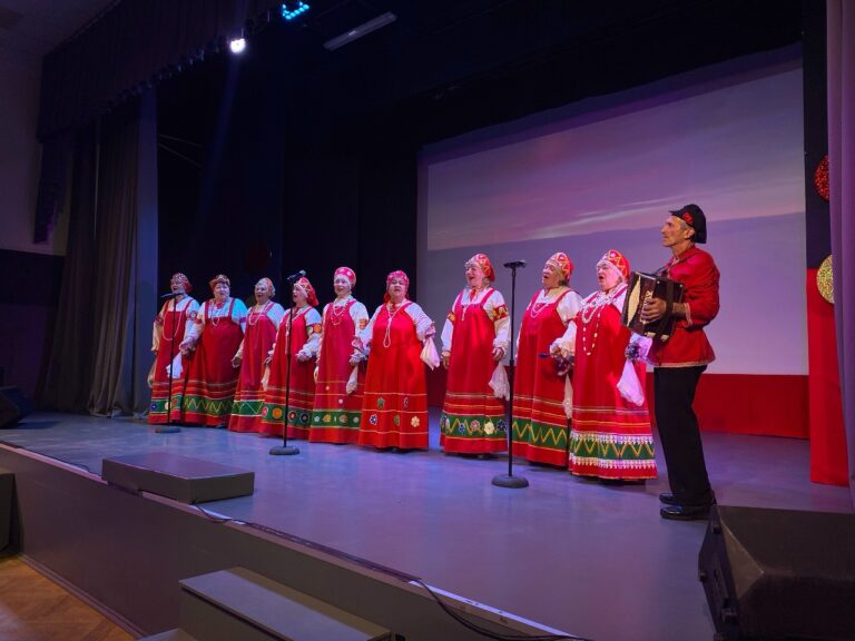 Концертная программа ко Дню пожилого человека «Вперед в прошлое!»